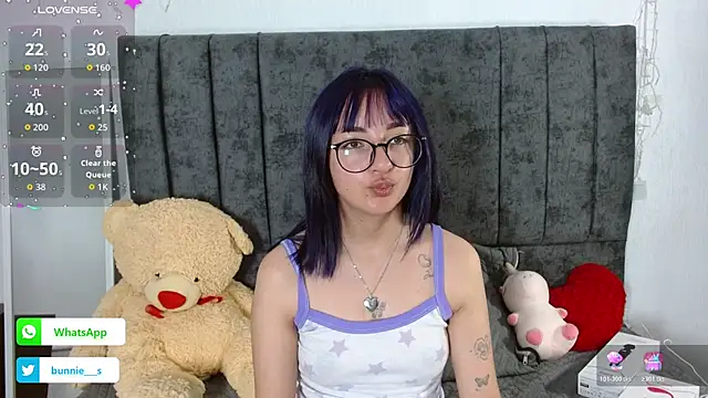 Littlee Bunny  online show from 11/04/25, 10:36