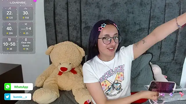 Littlee Bunny  online show from 11/10/25, 12:59