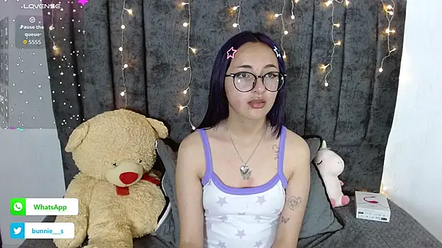 Littlee Bunny  online show from 11/11/25, 10:48