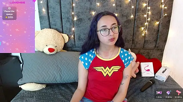 Littlee Bunny  online show from 11/19/25, 10:59