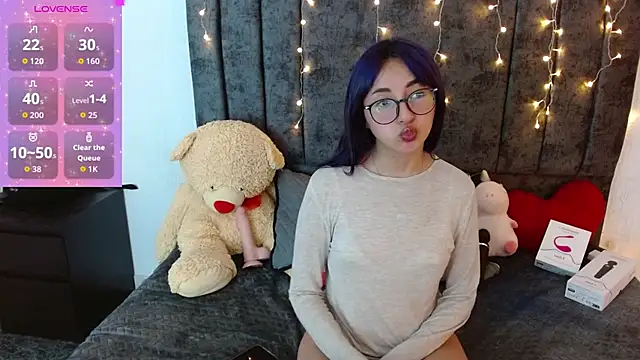 Littlee Bunny  online show from 11/20/25, 10:48