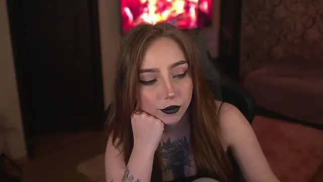 Snapshot of lis_silver chatting on 10/28/25, 06:32 lis silver online show from 10/28/25, 06:32