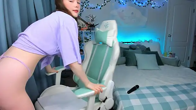 Snapshot of Zoe_Vee chatting on 10/22/25, 03:18 Zoe Vee online show from 10/22/25, 03:18