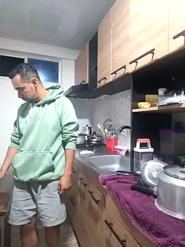 stivenlujan69 online show from 11/09/25, 01:37