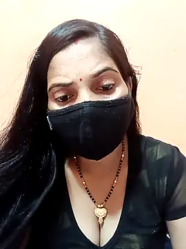 Snapshot of Payal-001 chatting on 10/16/25, 12:28 Payal-001 online show from 10/16/25, 12:28