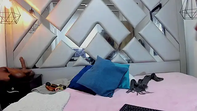 Lorenn Hill online show from 10/18/25, 12:50