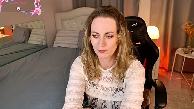 lana glow online show from 10/03/25, 08:39