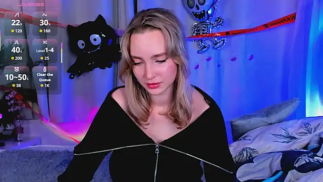 EllaBloom online show from 10/29/25, 03:47