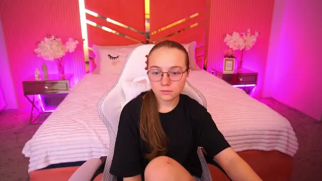 ArrinaWairr online show from 10/09/25, 07:39