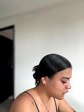 JuanitaMore01 online show from 11/11/25, 07:14