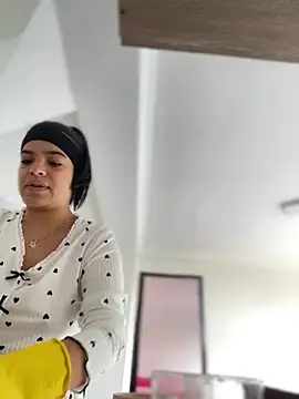 JuanitaMore01 online show from 11/16/25, 03:28