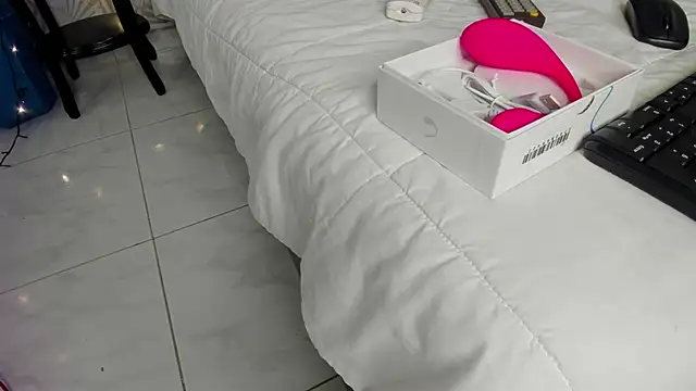 Snapshot of DarkHoneyy chatting on 09/25/25, 12:47 DarkHoneyy online show from 09/25/25, 12:47