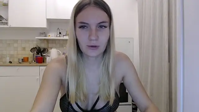 Snapshot of ProstoMaria chatting on 10/26/25, 01:17 ProstoMaria online show from 10/26/25, 01:17