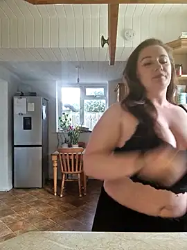 RosieMilff online show from 11/13/25, 10:03