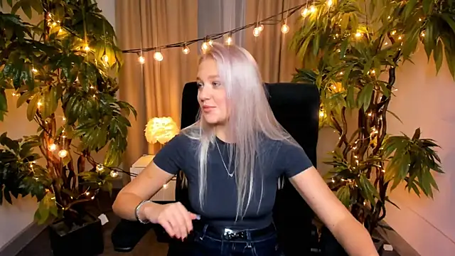 AnnieSwanson online show from 11/21/25, 01:21