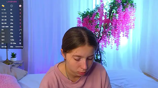 Snapshot of CatherineRichards chatting on 09/16/25, 08:26 CatherineRichards online show from 09/16/25, 08:26
