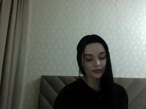 Snapshot of Lulii24 chatting on 10/28/25, 10:12 Lulii24 online show from 10/28/25, 10:12