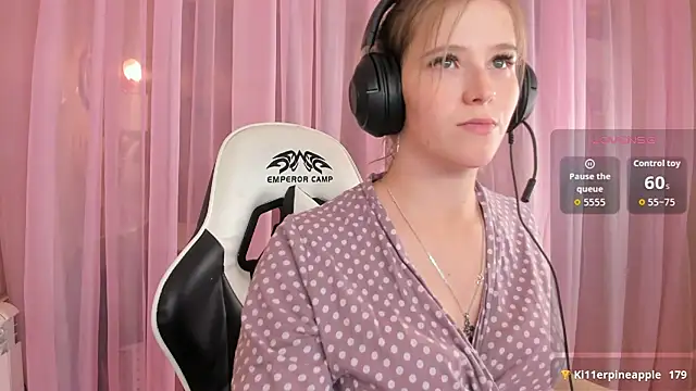 Snapshot of Anabel-Candy chatting on 10/03/25, 06:27 Anabel-Candy online show from 10/03/25, 06:27