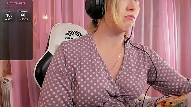 Snapshot of Anabel-Candy chatting on 10/10/25, 05:56 Anabel-Candy online show from 10/10/25, 05:56