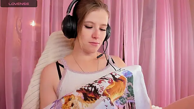 Snapshot of Anabel-Candy chatting on 10/15/25, 06:24 Anabel-Candy online show from 10/15/25, 06:24