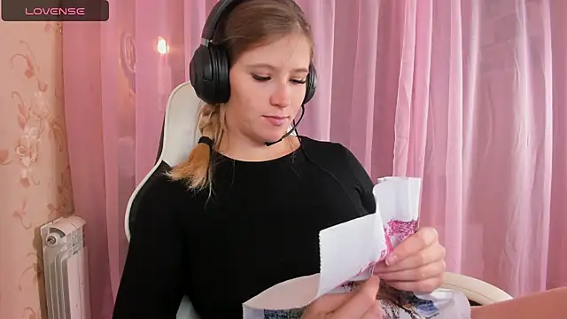 Snapshot of Anabel-Candy chatting on 10/20/25, 06:47 Anabel-Candy online show from 10/20/25, 06:47