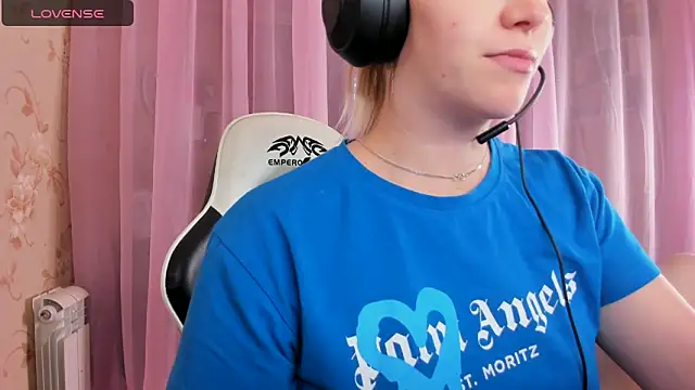 Snapshot of Anabel-Candy chatting on 10/21/25, 06:25 Anabel-Candy online show from 10/21/25, 06:25