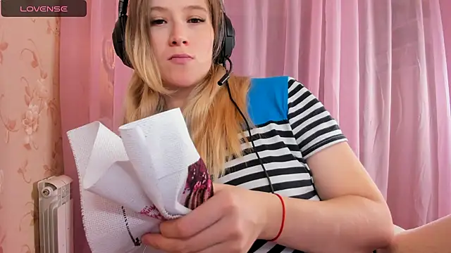 Snapshot of Anabel-Candy chatting on 10/22/25, 06:35 Anabel-Candy online show from 10/22/25, 06:35