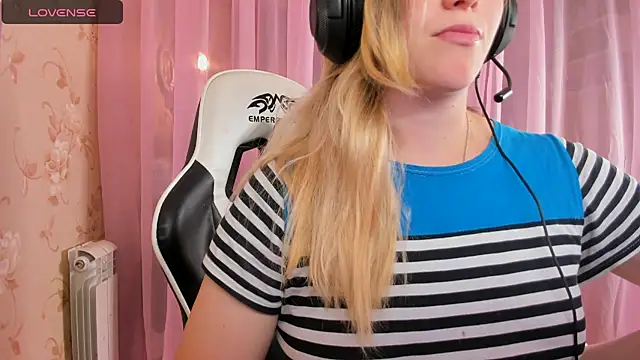 Snapshot of Anabel-Candy chatting on 10/22/25, 06:40 Anabel-Candy online show from 10/22/25, 06:40