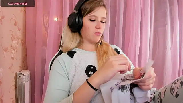 Snapshot of Anabel-Candy chatting on 10/26/25, 05:41 Anabel-Candy online show from 10/26/25, 05:41