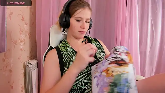 Snapshot of Anabel-Candy chatting on 11/05/25, 06:08 Anabel-Candy online show from 11/05/25, 06:08