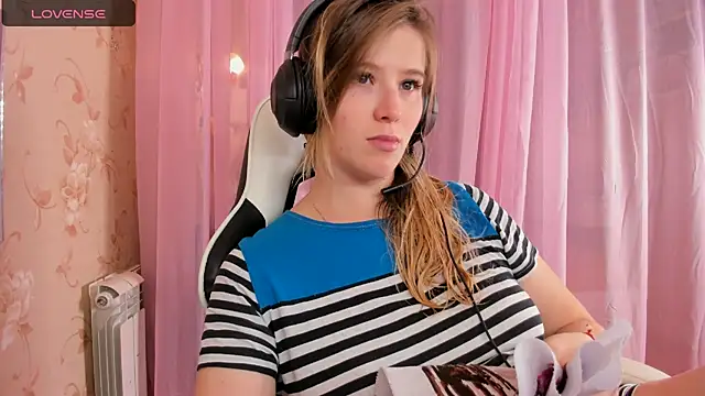 Snapshot of Anabel-Candy chatting on 11/09/25, 06:17 Anabel-Candy online show from 11/09/25, 06:17