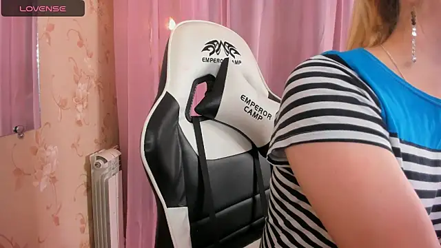 Snapshot of Anabel-Candy chatting on 11/11/25, 08:20 Anabel-Candy online show from 11/11/25, 08:20