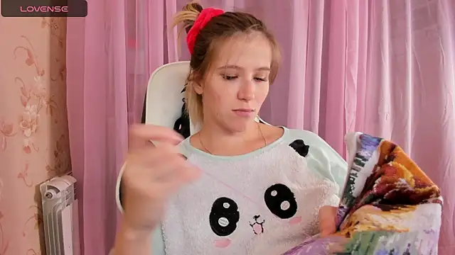 Snapshot of Anabel-Candy chatting on 11/16/25, 05:18 Anabel-Candy online show from 11/16/25, 05:18