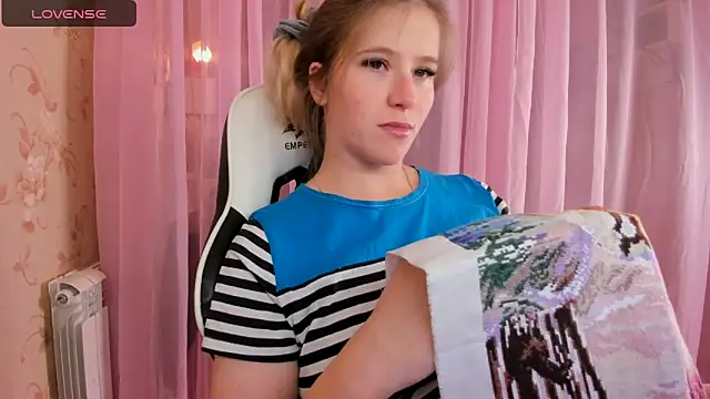 Snapshot of Anabel-Candy chatting on 11/21/25, 06:28 Anabel-Candy online show from 11/21/25, 06:28