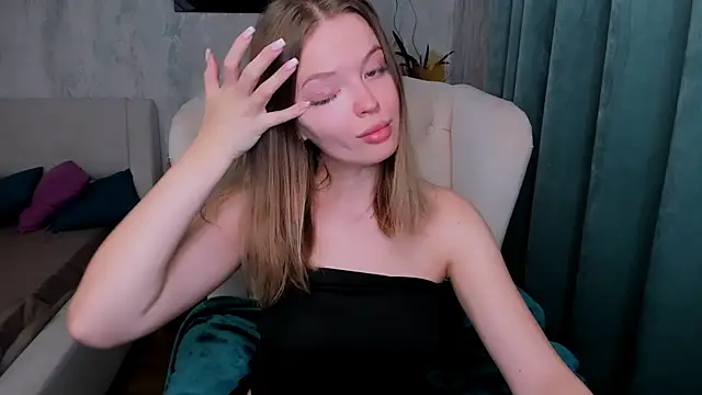 LaurennHill online show from 10/12/25, 12:20