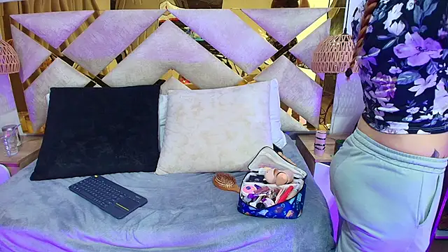 Scarlett Vegaa online show from 09/19/25, 10:38