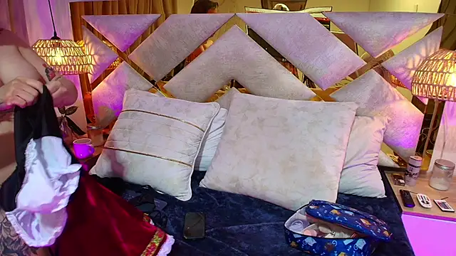 Scarlett Vegaa online show from 10/14/25, 12:28