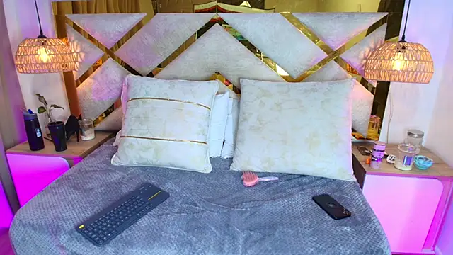 Scarlett Vegaa online show from 10/28/25, 11:36