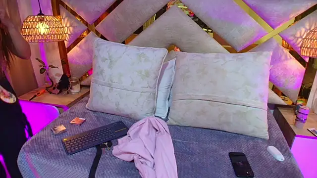 Scarlett Vegaa online show from 10/31/25, 11:11