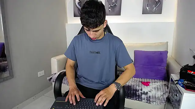 AdrianRinaldi online show from 10/15/25, 10:10