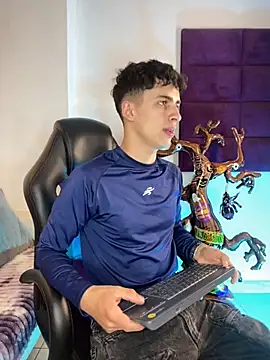 AdrianRinaldi online show from 10/29/25, 07:48