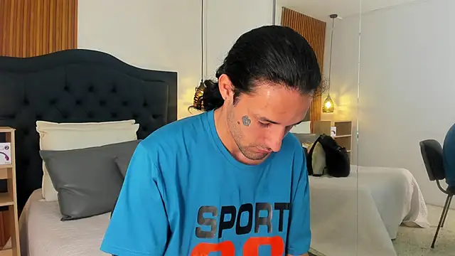 Hisoka 011 online show from 10/15/25, 07:36