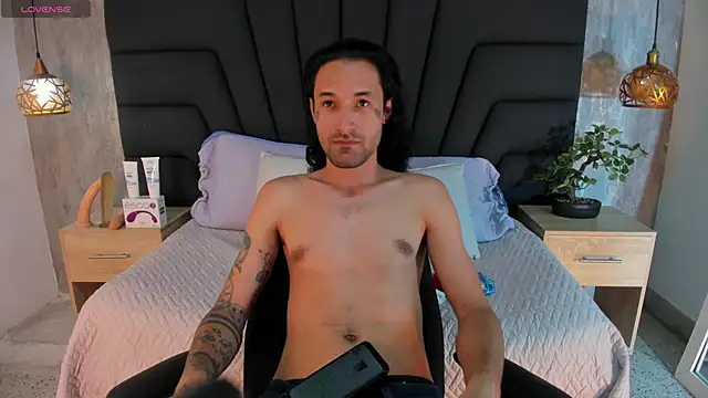 Hisoka 011 online show from 10/17/25, 07:27