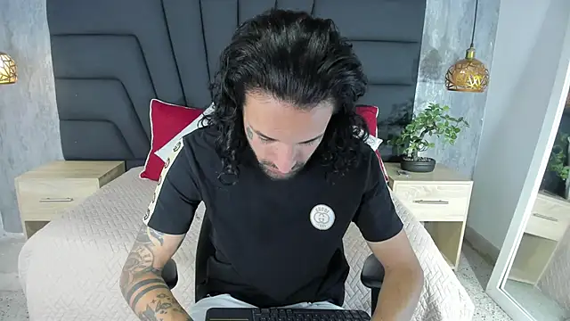 Hisoka 011 online show from 10/24/25, 07:43