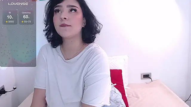 Snapshot of Annie_Villaa chatting on 09/19/25, 04:07 Annie Villaa online show from 09/19/25, 04:07