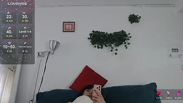 Snapshot of Annie_Villaa chatting on 11/20/25, 04:29 Annie Villaa online show from 11/20/25, 04:29