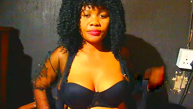 Snapshot of Augustine-Blooomxx chatting on 11/12/25, 05:57 Augustine-Blooomxx online show from 11/12/25, 05:57