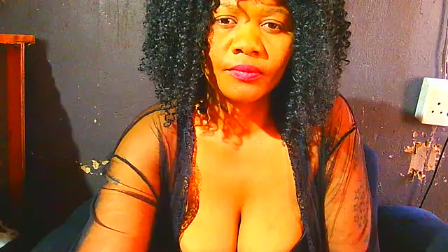 Snapshot of Augustine-Blooomxx chatting on 11/13/25, 06:12 Augustine-Blooomxx online show from 11/13/25, 06:12