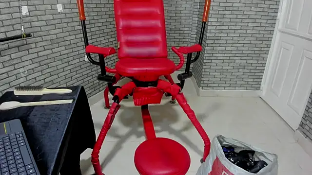 Snapshot of ariel_bdsm chatting on 11/15/25, 01:40 ariel bdsm online show from 11/15/25, 01:40