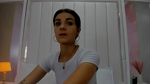 Snapshot of isabella-hot28 chatting on 10/01/25, 12:33 isabella-hot28 online show from 10/01/25, 12:33